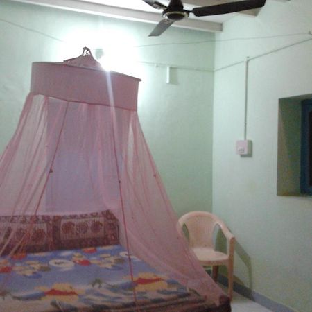 Om Shiva Guest House Hampi Exterior foto
